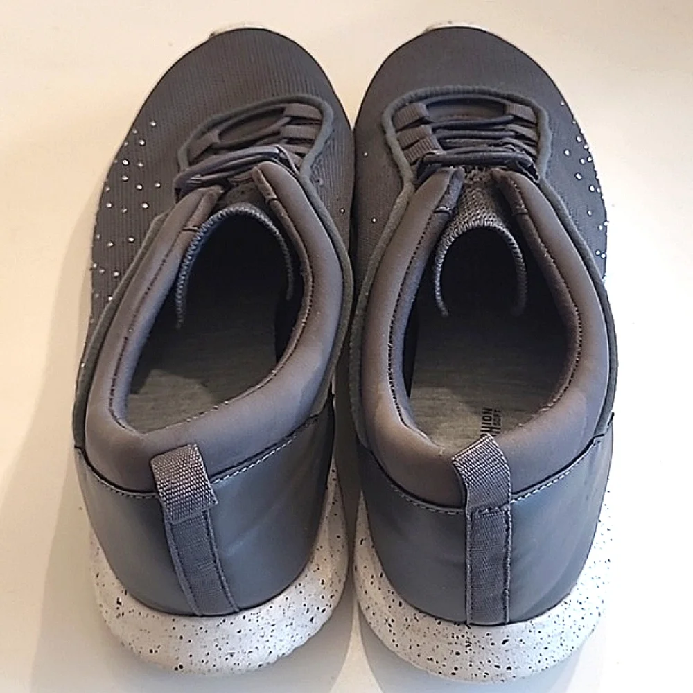 Clarks Nova Step Sneaker Pull On Moisture Wicking Bungee Laces Stretchy Low Top